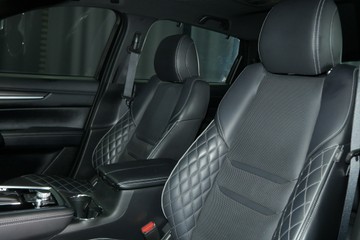 https://vehicle-cdn.autoleague.cloud/30640_U111240_19.jpg