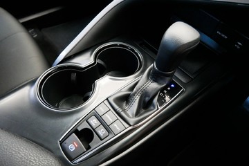 https://vehicle-cdn.autoleague.cloud/30640_U111242_13.jpg