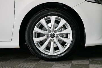 https://vehicle-cdn.autoleague.cloud/30640_U111242_7.jpg