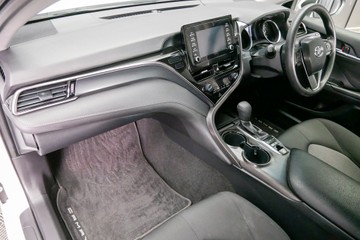 https://vehicle-cdn.autoleague.cloud/30640_U111260_17.jpg