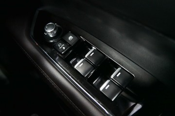 https://vehicle-cdn.autoleague.cloud/30640_U111268_16.jpg