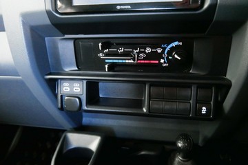 https://vehicle-cdn.autoleague.cloud/30640_U111270_14.jpg