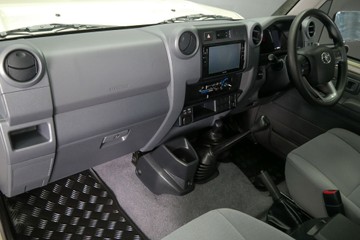 https://vehicle-cdn.autoleague.cloud/30640_U111270_20.jpg