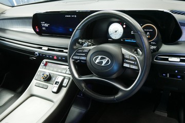 https://vehicle-cdn.autoleague.cloud/30640_U111272_8.jpg