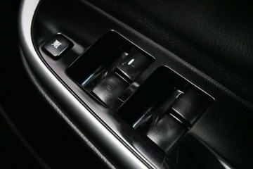https://vehicle-cdn.autoleague.cloud/30640_U111273_16.jpg