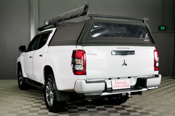 https://vehicle-cdn.autoleague.cloud/30640_U111273_6.jpg