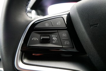 https://vehicle-cdn.autoleague.cloud/30640_U111275_13.jpg
