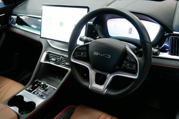 https://vehicle-cdn.autoleague.cloud/30640_U111275_8.jpg