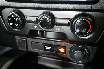 https://vehicle-cdn.autoleague.cloud/30640_U111280_14.jpg