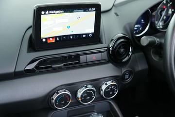https://vehicle-cdn.autoleague.cloud/30640_U111286_28.jpg