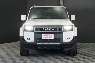 https://vehicle-cdn.autoleague.cloud/30640_U111303_2.jpg