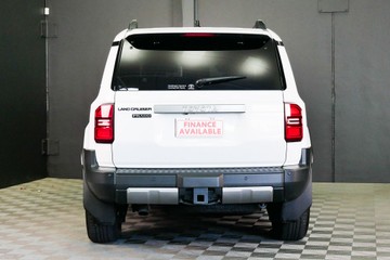 https://vehicle-cdn.autoleague.cloud/30640_U111303_5.jpg