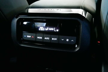 https://vehicle-cdn.autoleague.cloud/30640_U111303_9.jpg
