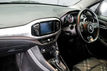 https://vehicle-cdn.autoleague.cloud/30640_U111310_19.jpg