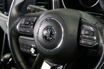 https://vehicle-cdn.autoleague.cloud/30640_U111311_9.jpg