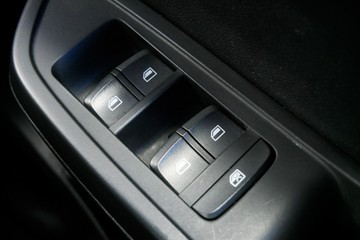 https://vehicle-cdn.autoleague.cloud/30640_U111313_16.jpg