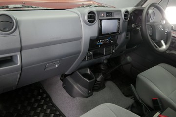 https://vehicle-cdn.autoleague.cloud/30640_U111328_18.jpg