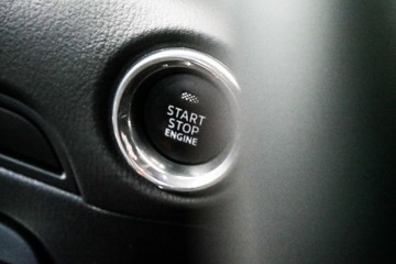 https://vehicle-cdn.autoleague.cloud/30640_U111329_14.jpg