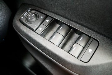 https://vehicle-cdn.autoleague.cloud/30640_U111332_18.jpg