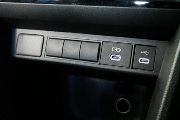 https://vehicle-cdn.autoleague.cloud/30640_U111334_13.jpg