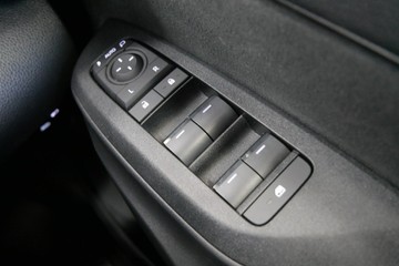 https://vehicle-cdn.autoleague.cloud/30640_U111334_17.jpg