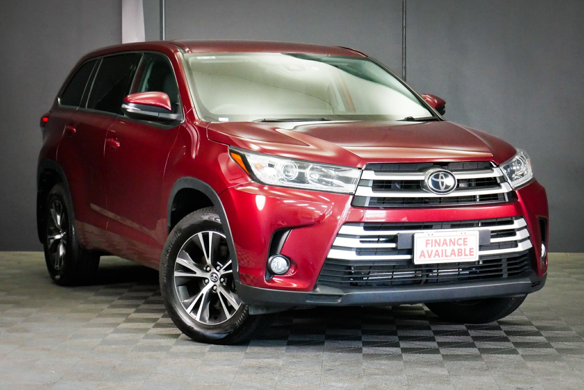 Toyota Kluger image 1