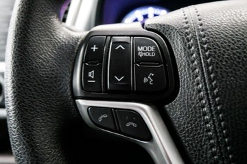 https://vehicle-cdn.autoleague.cloud/30640_U111337_15.jpg