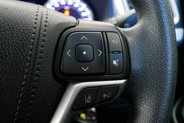 https://vehicle-cdn.autoleague.cloud/30640_U111337_16.jpg