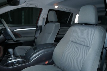 https://vehicle-cdn.autoleague.cloud/30640_U111337_19.jpg
