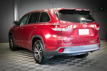 https://vehicle-cdn.autoleague.cloud/30640_U111337_6.jpg