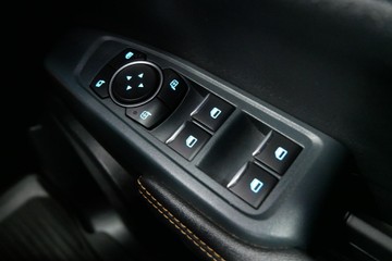 https://vehicle-cdn.autoleague.cloud/30640_U111339_15.jpg