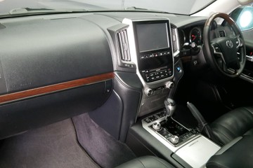 https://vehicle-cdn.autoleague.cloud/30640_U111341_20.jpg