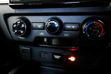 https://vehicle-cdn.autoleague.cloud/30640_U111343_11.jpg