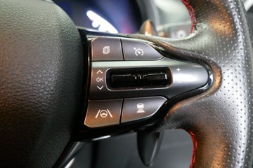 https://vehicle-cdn.autoleague.cloud/30640_U111346_15.jpg
