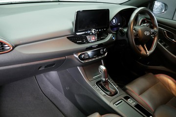 https://vehicle-cdn.autoleague.cloud/30640_U111346_18.jpg