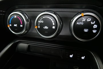 https://vehicle-cdn.autoleague.cloud/30640_U111363_14.jpg