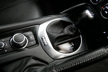 https://vehicle-cdn.autoleague.cloud/30640_U111363_15.jpg