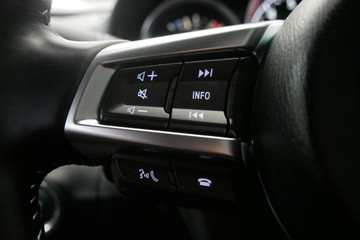 https://vehicle-cdn.autoleague.cloud/30640_U111363_17.jpg