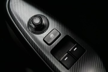 https://vehicle-cdn.autoleague.cloud/30640_U111363_19.jpg