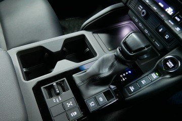 https://vehicle-cdn.autoleague.cloud/30640_U111390_14.jpg