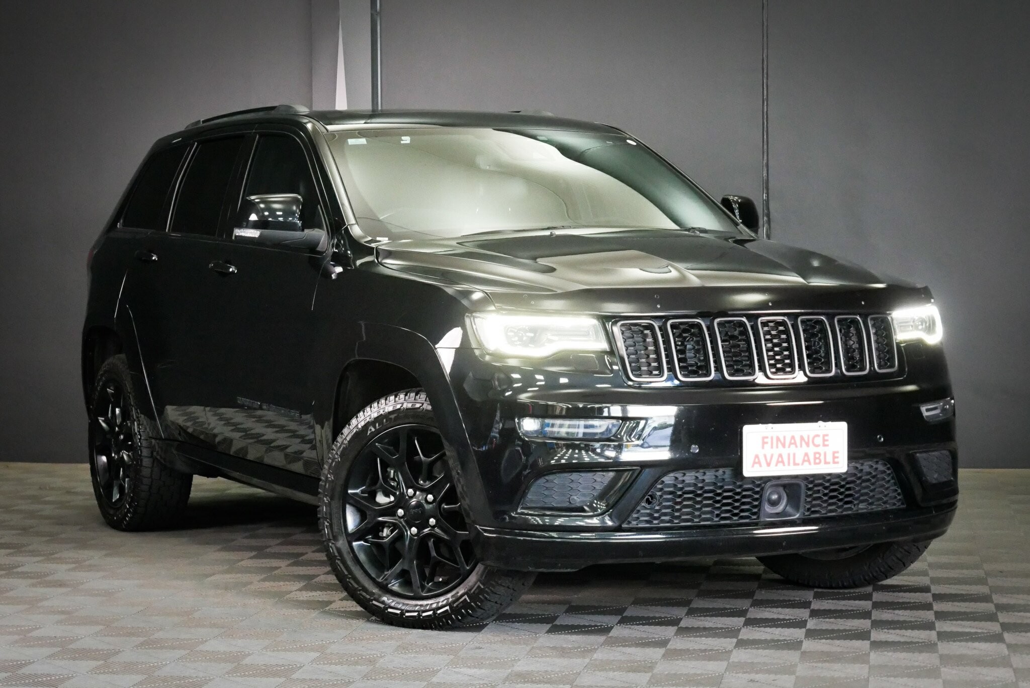 Jeep Grand Cherokee image 1