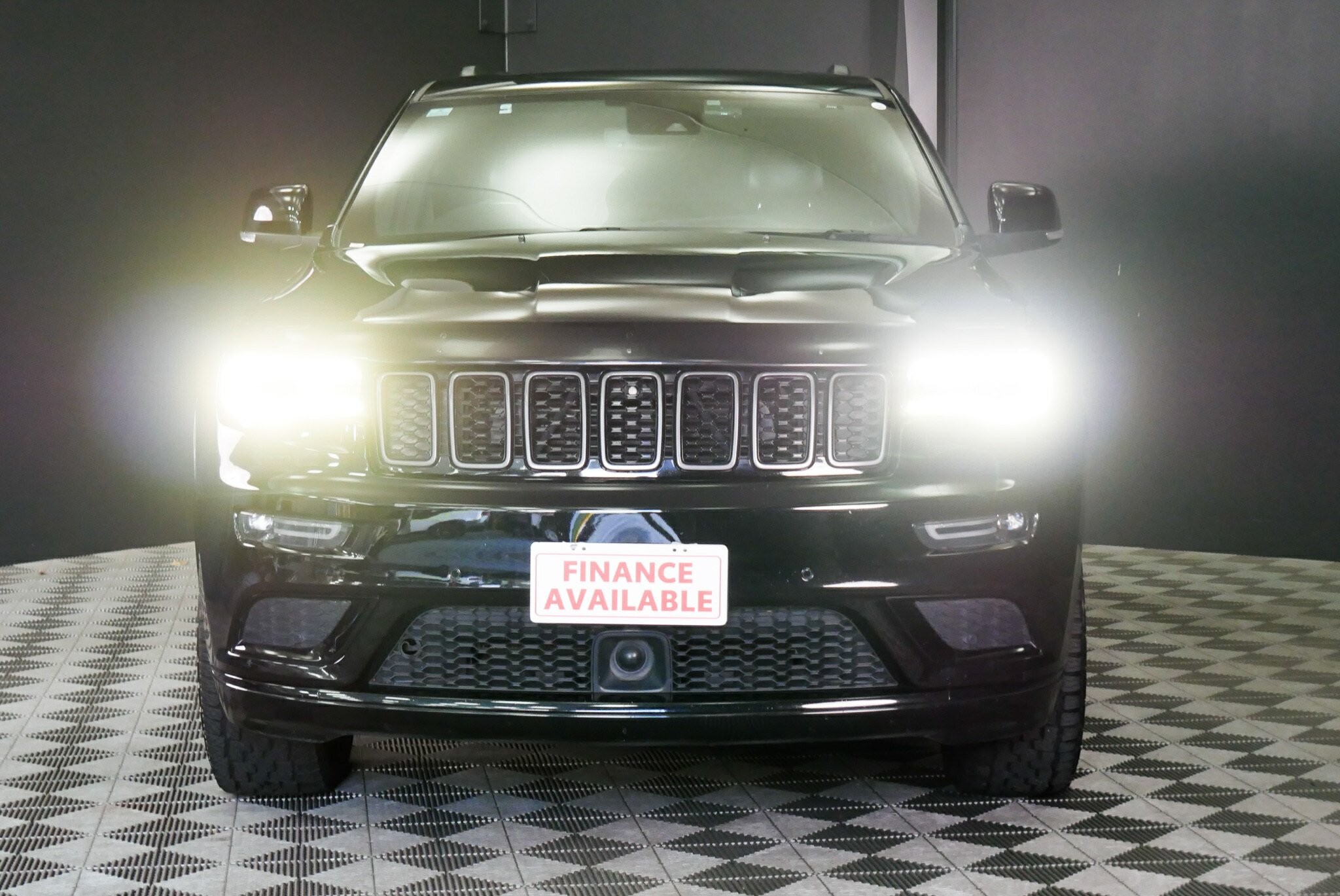 Jeep Grand Cherokee image 2