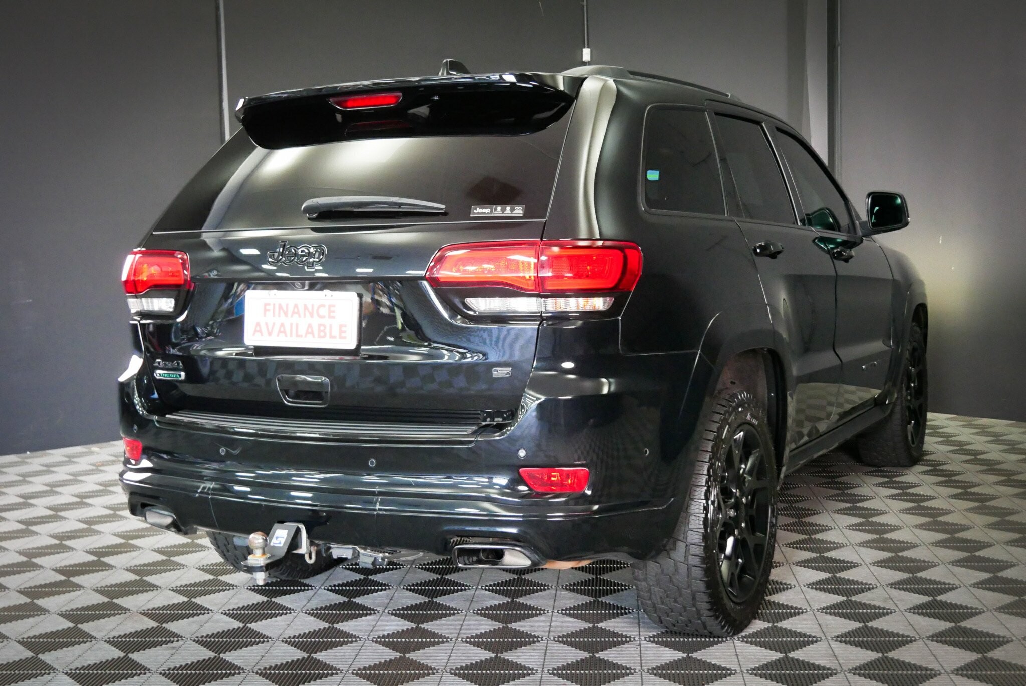 Jeep Grand Cherokee image 4