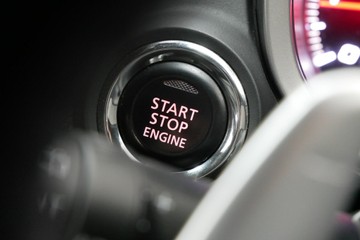 https://vehicle-cdn.autoleague.cloud/30640_U111393_17.jpg