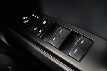 https://vehicle-cdn.autoleague.cloud/30640_U111404_17.jpg