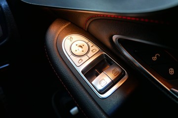 https://vehicle-cdn.autoleague.cloud/30640_U111405_16.jpg