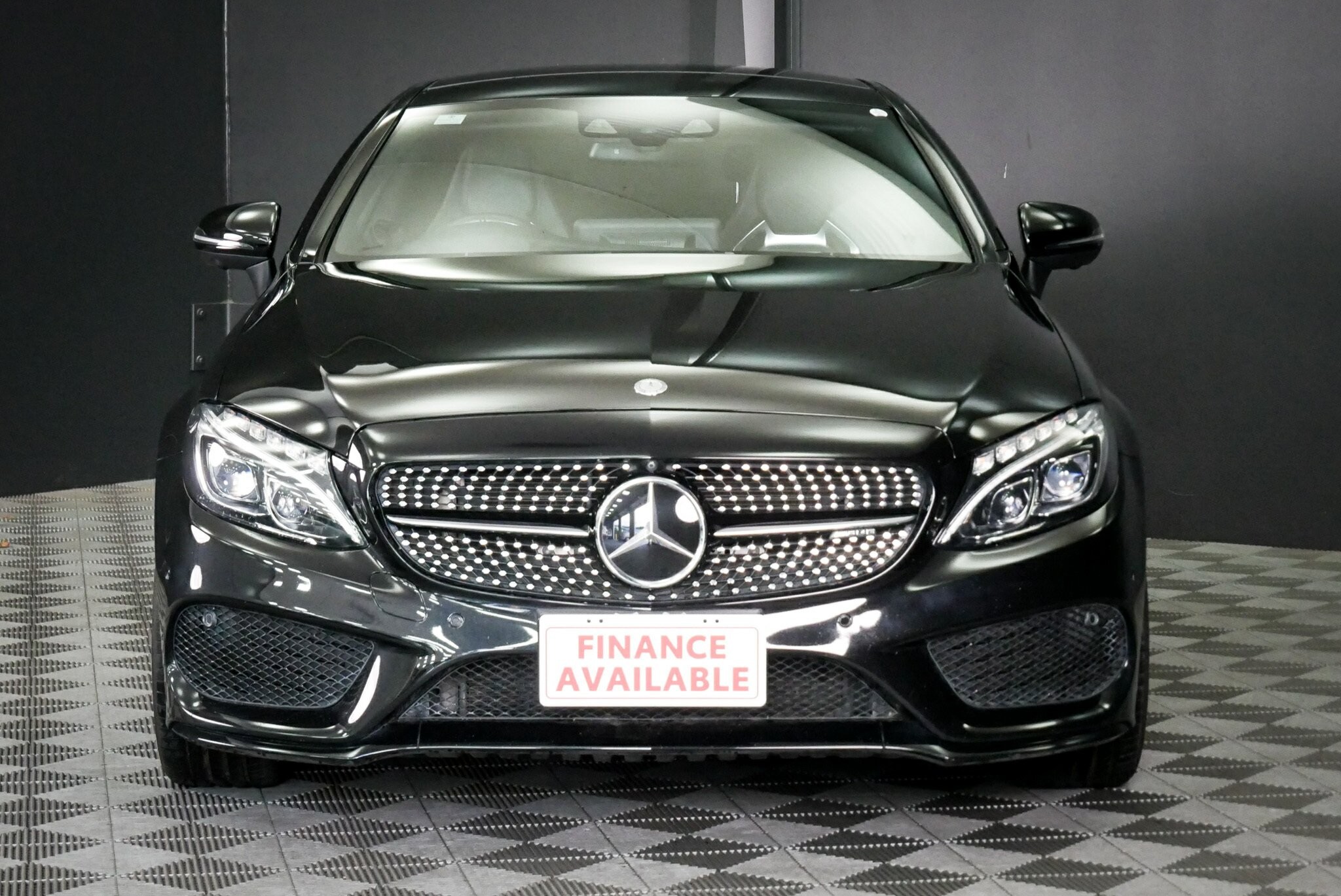 Mercedes Benz C-class image 2