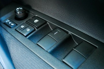 https://vehicle-cdn.autoleague.cloud/30640_U111408_15.jpg