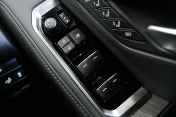 https://vehicle-cdn.autoleague.cloud/30640_U111409_17.jpg