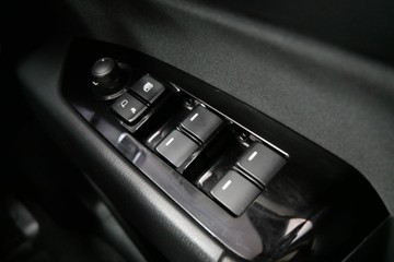 https://vehicle-cdn.autoleague.cloud/30640_U111410_16.jpg